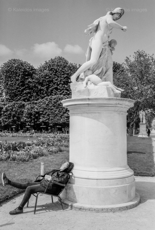 France;Gardens;Jardin des Tuilleries;Paris;Paul Gasq;Relaxing;Sculptures;Sunbath;Tuilleries;Woman;Women